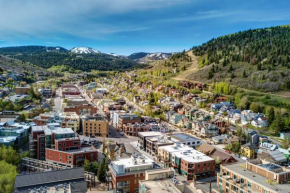 Blackstone Skiers Sanctuary with Private Hot Tub! condo